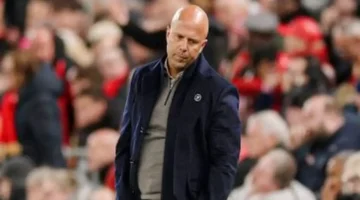 ساعات الحسم.. تقارير تكشف حقيقة رحيل آرني سلوت عن ليفربول